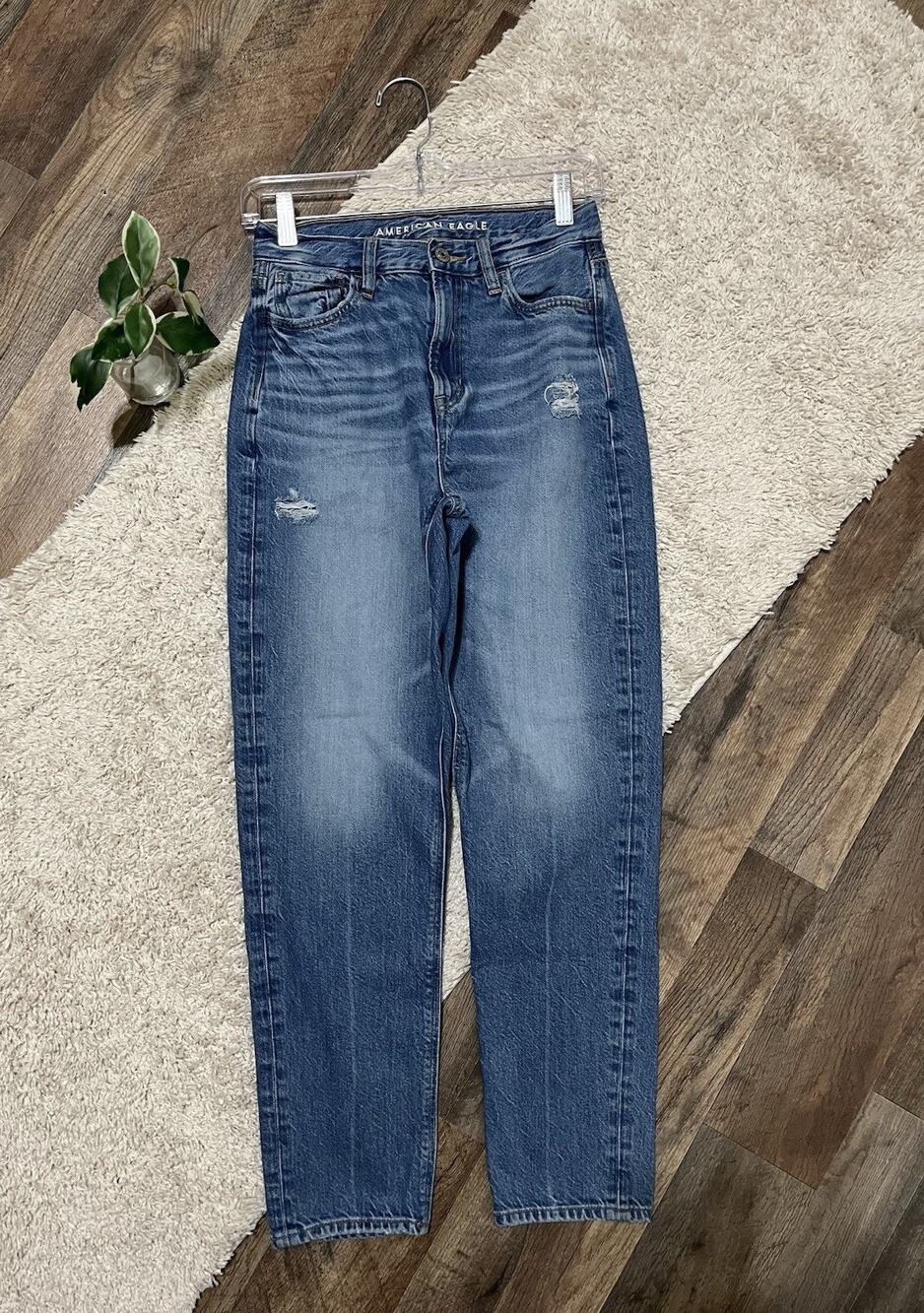 American Eagle Size 0 Medium Wash Whiskered Distressed High-Rise Mom Jeans